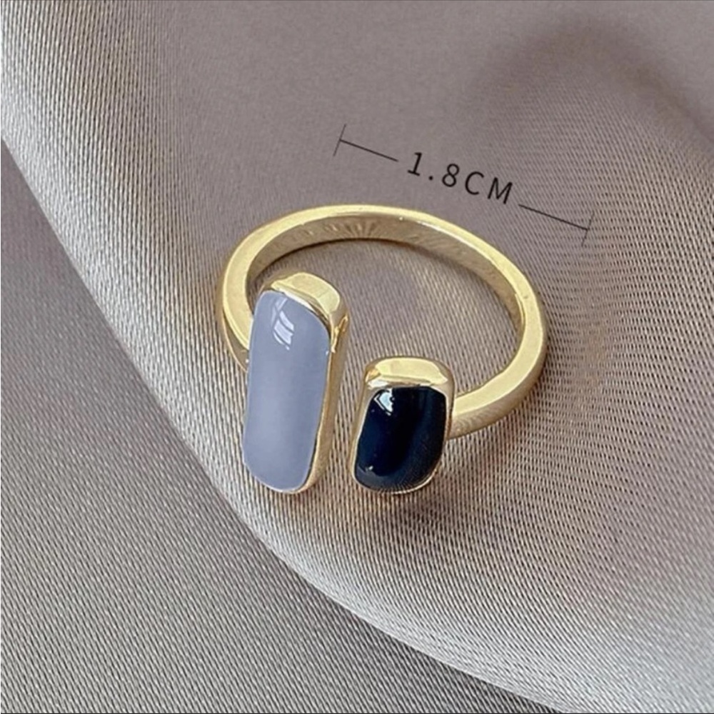 Asymmetrical Gold Cuff Ring, Size 8 - Picture 3 of 3